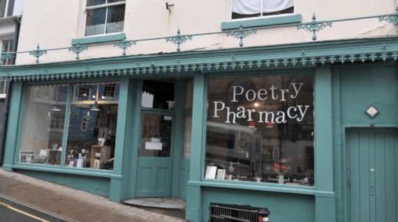 La pharmacie qui guérit avec de la poésie
