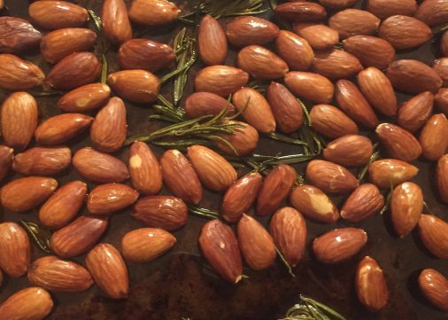 Les amandes grillées aux herbes d’Alice Waters